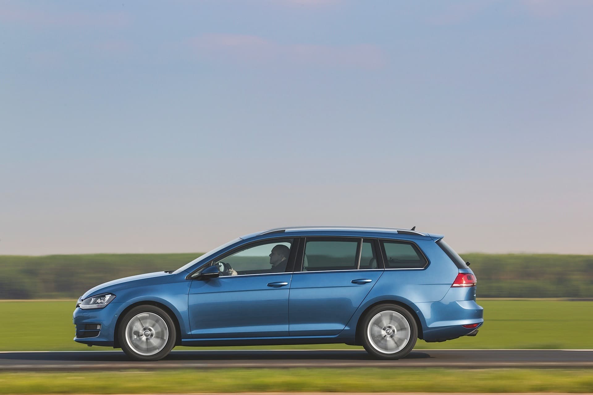 Option A: Volkswagen Golf VII 1.5 TSI Variant